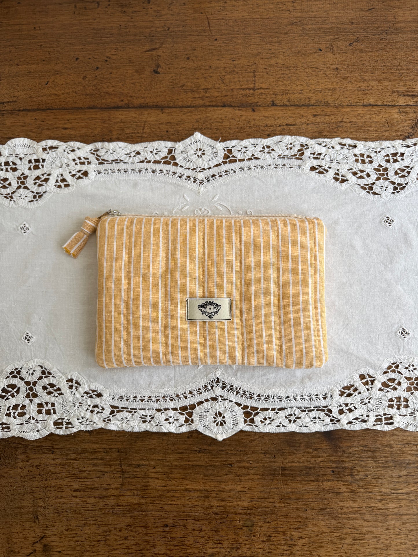 Pochette en lin jaune