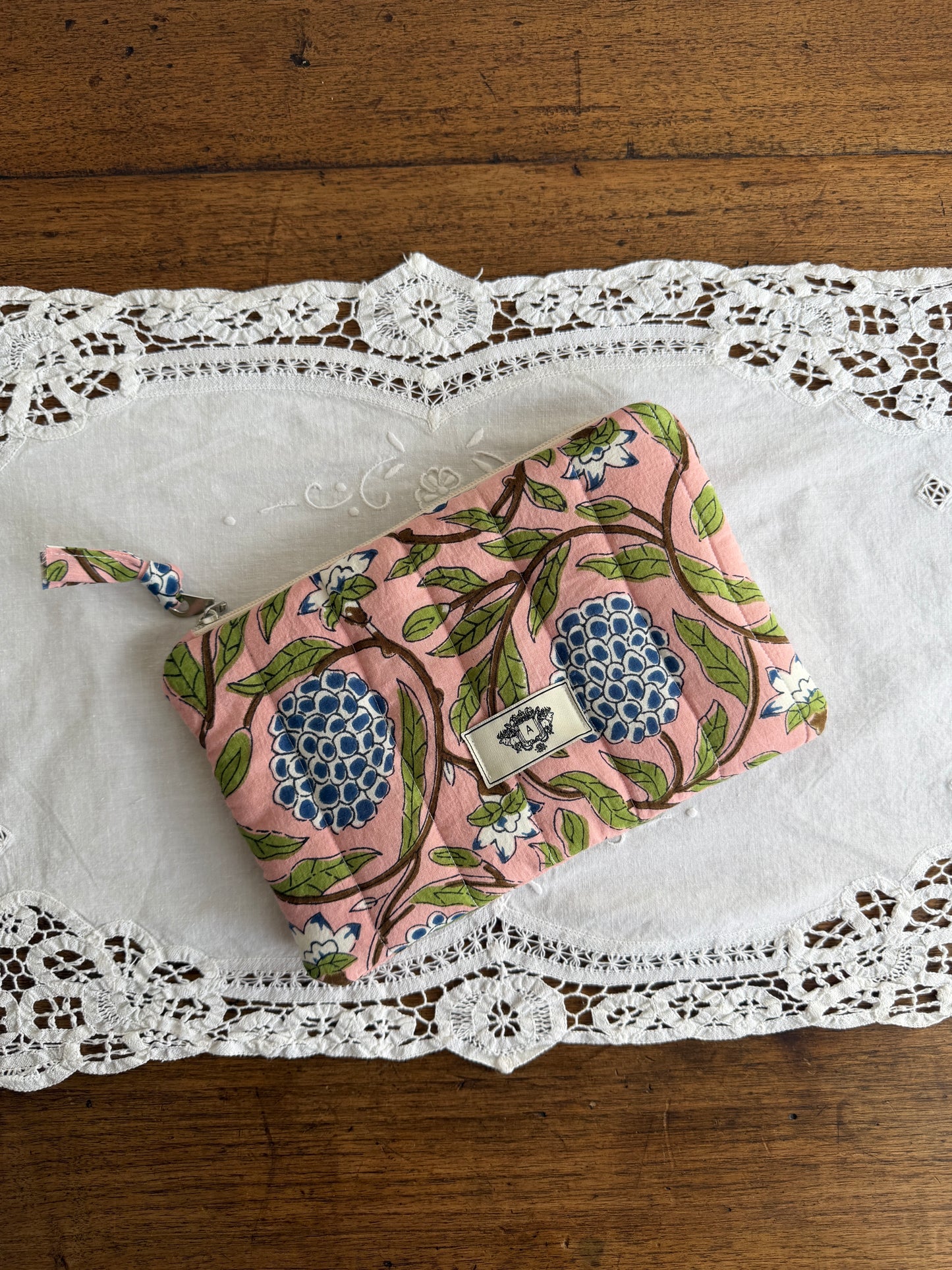 Pochette rose à motif