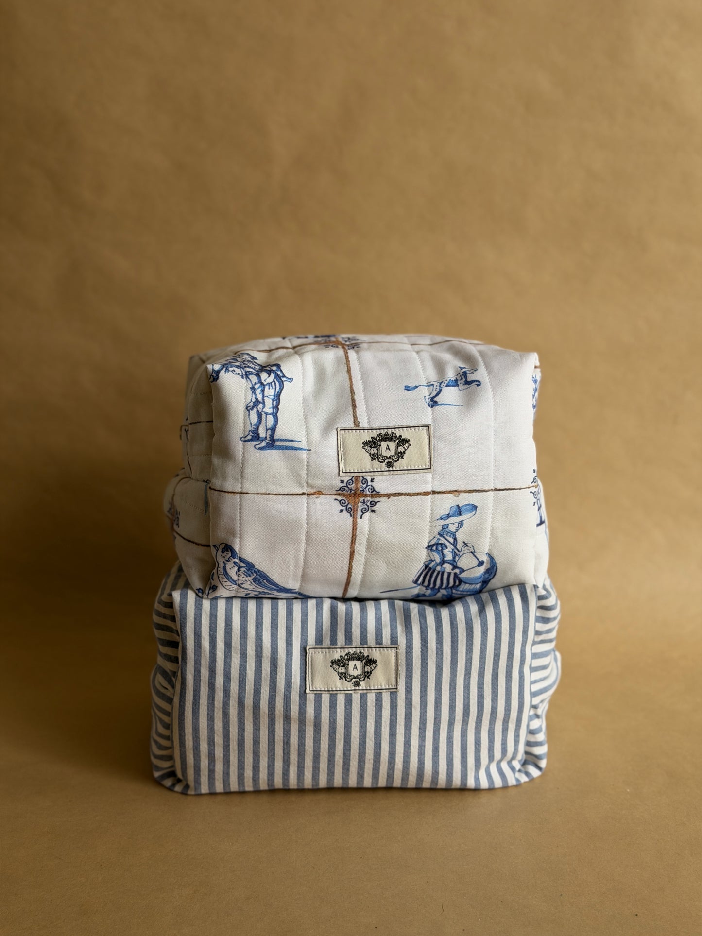 Trousse à rayures bleues et blanches