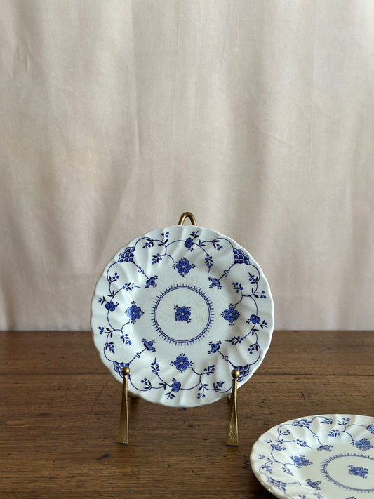 Assiettes fleuries décoratives