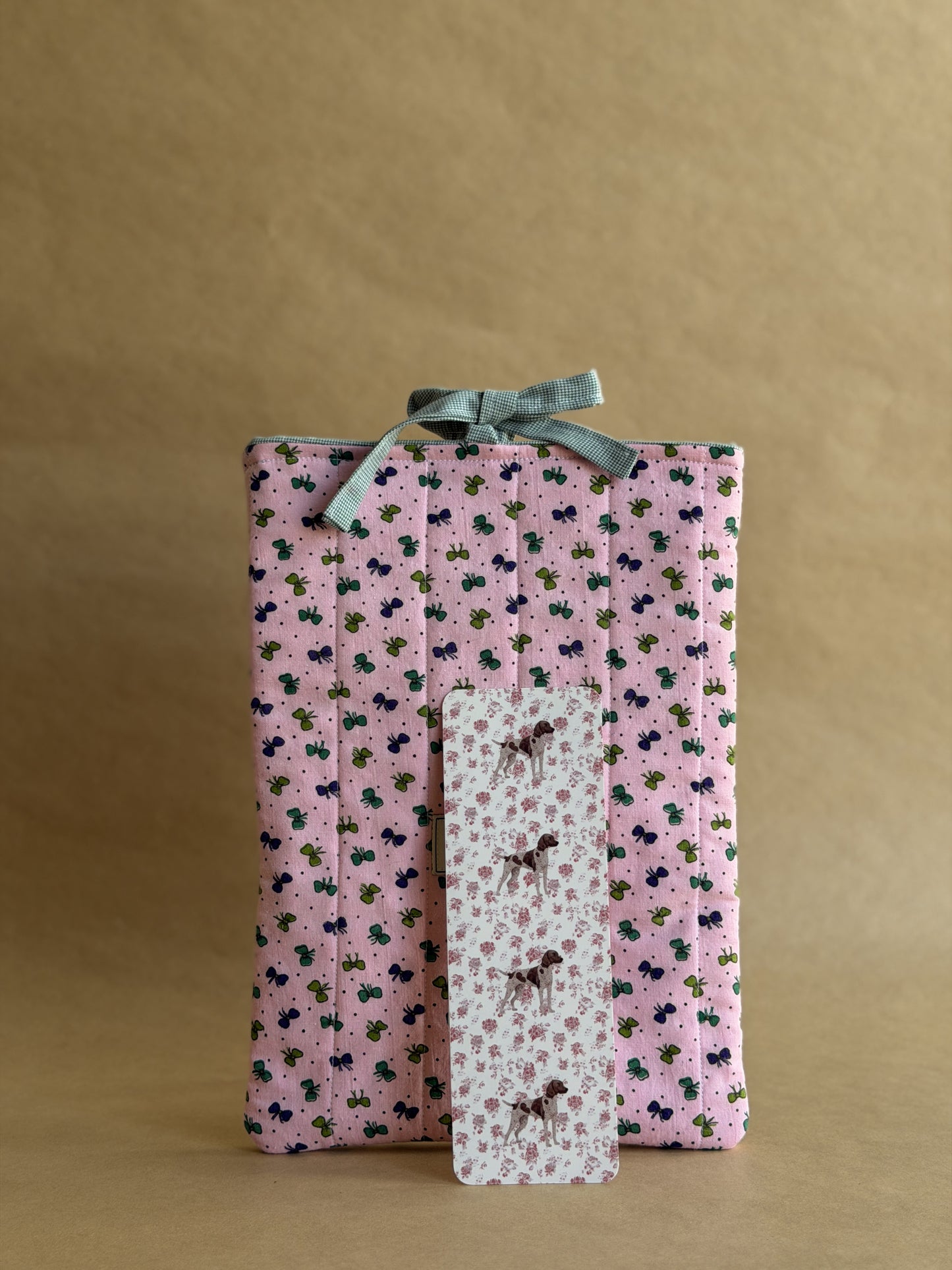 Pochette pour livre/ iPad rose avec petites boucles
