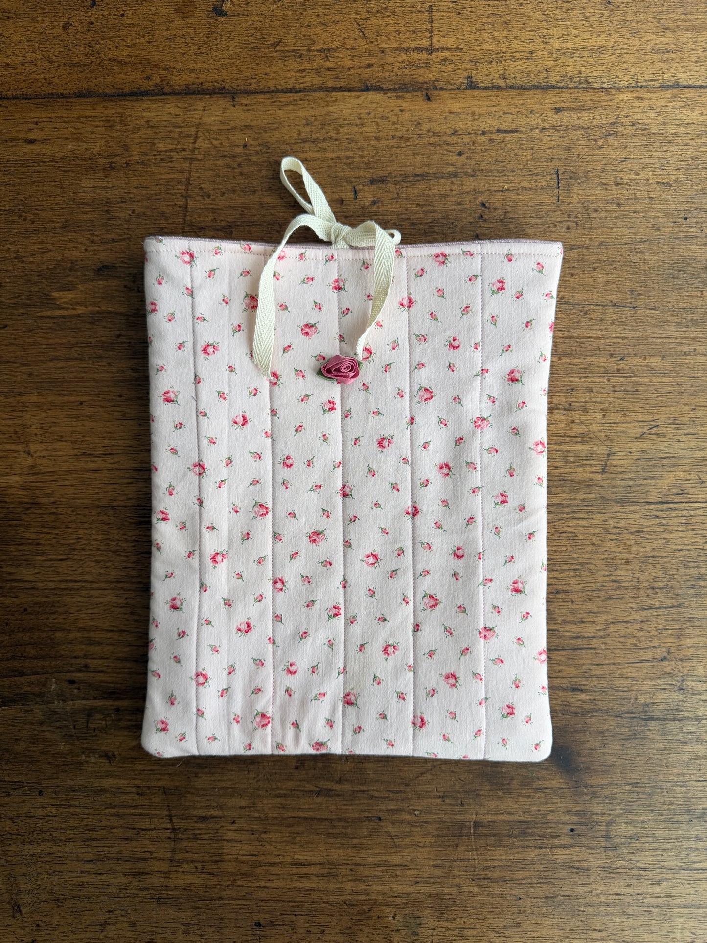 Pochette pour livres/ iPad avec petites roses