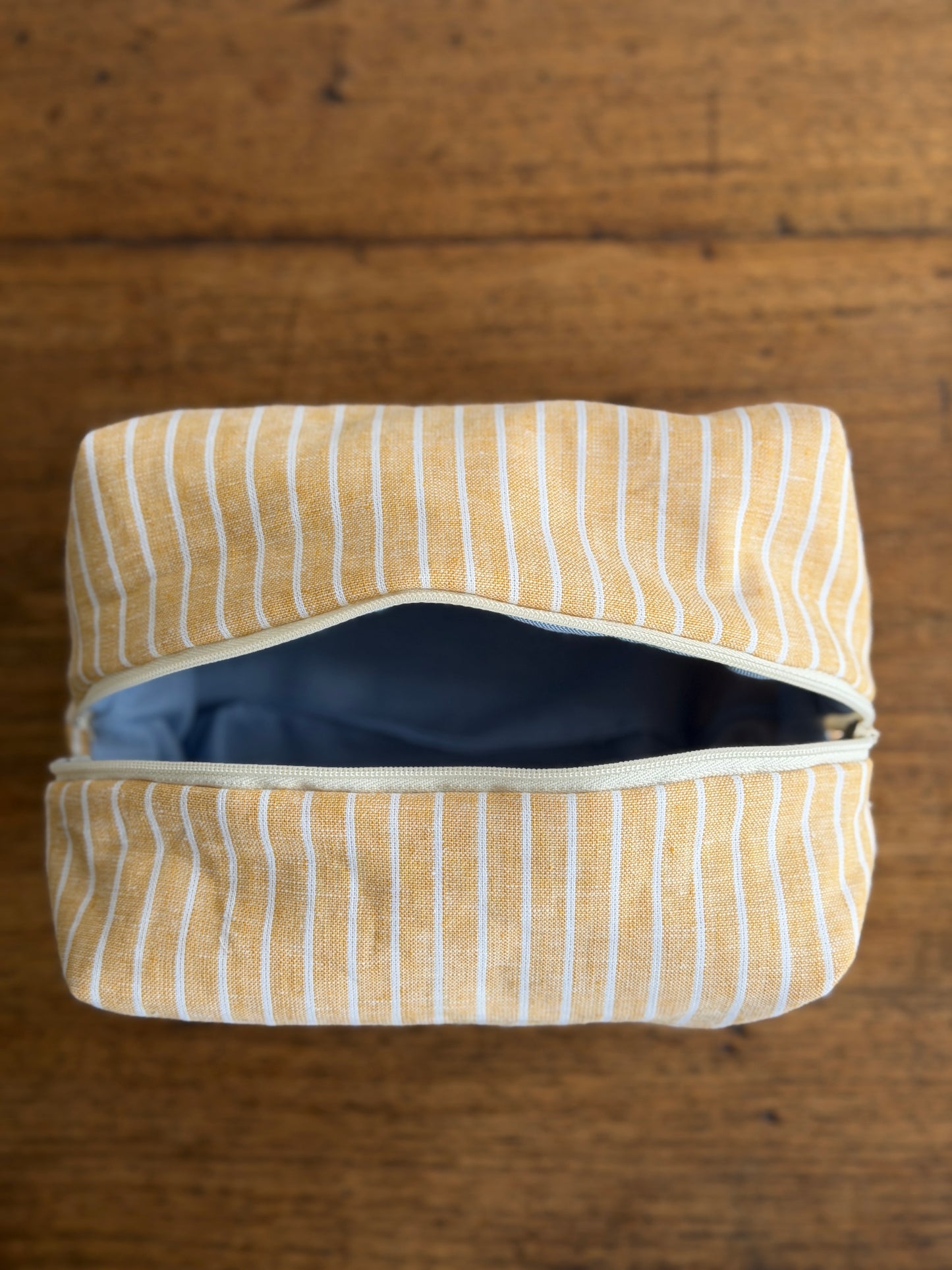 Trousse en lin à rayures