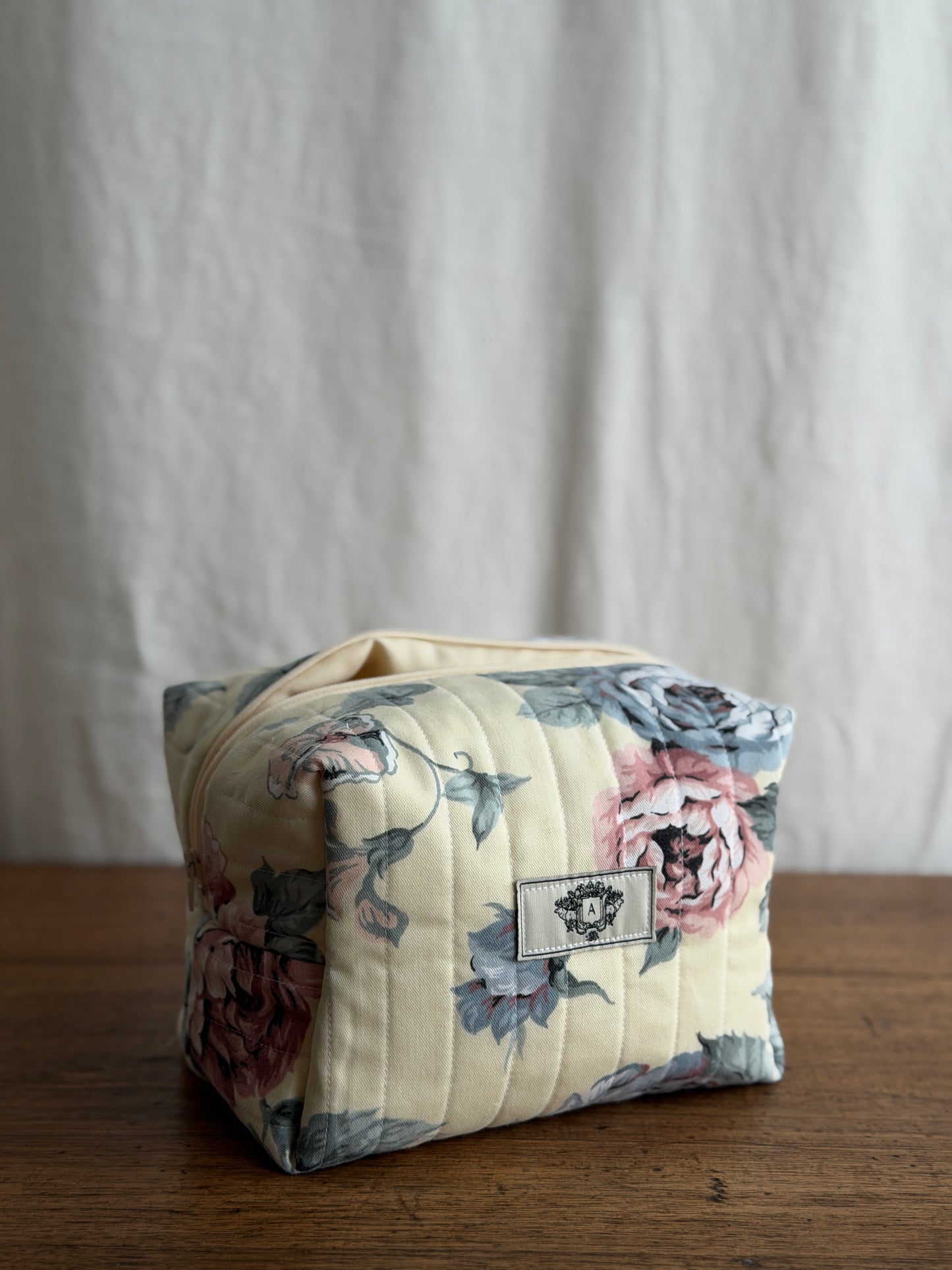 Trousse jaune à fleurs