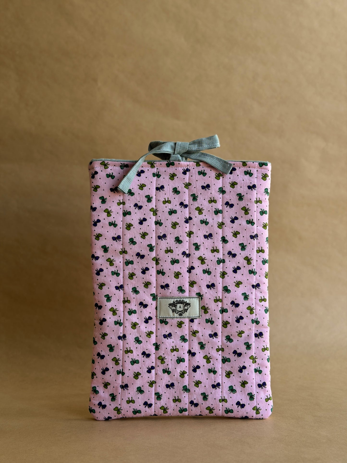 Pochette pour livre/ iPad rose avec petites boucles