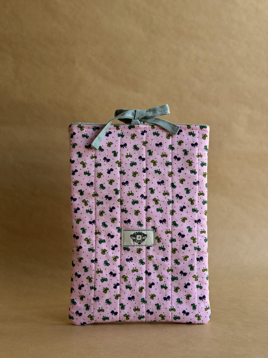 Pochette pour livre/ iPad rose avec petites boucles