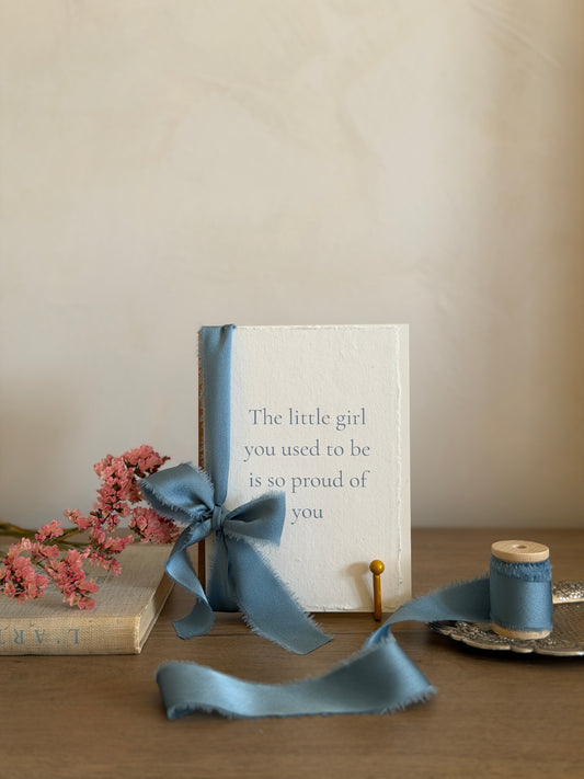 Carte de souhaits: «The little girl you used to be is so proud of you».