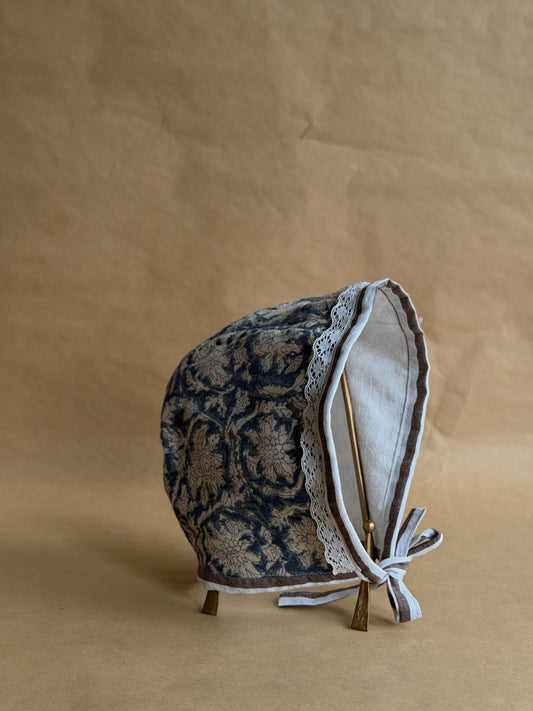 Bonnet pour enfant bleu avec intérieur en lin